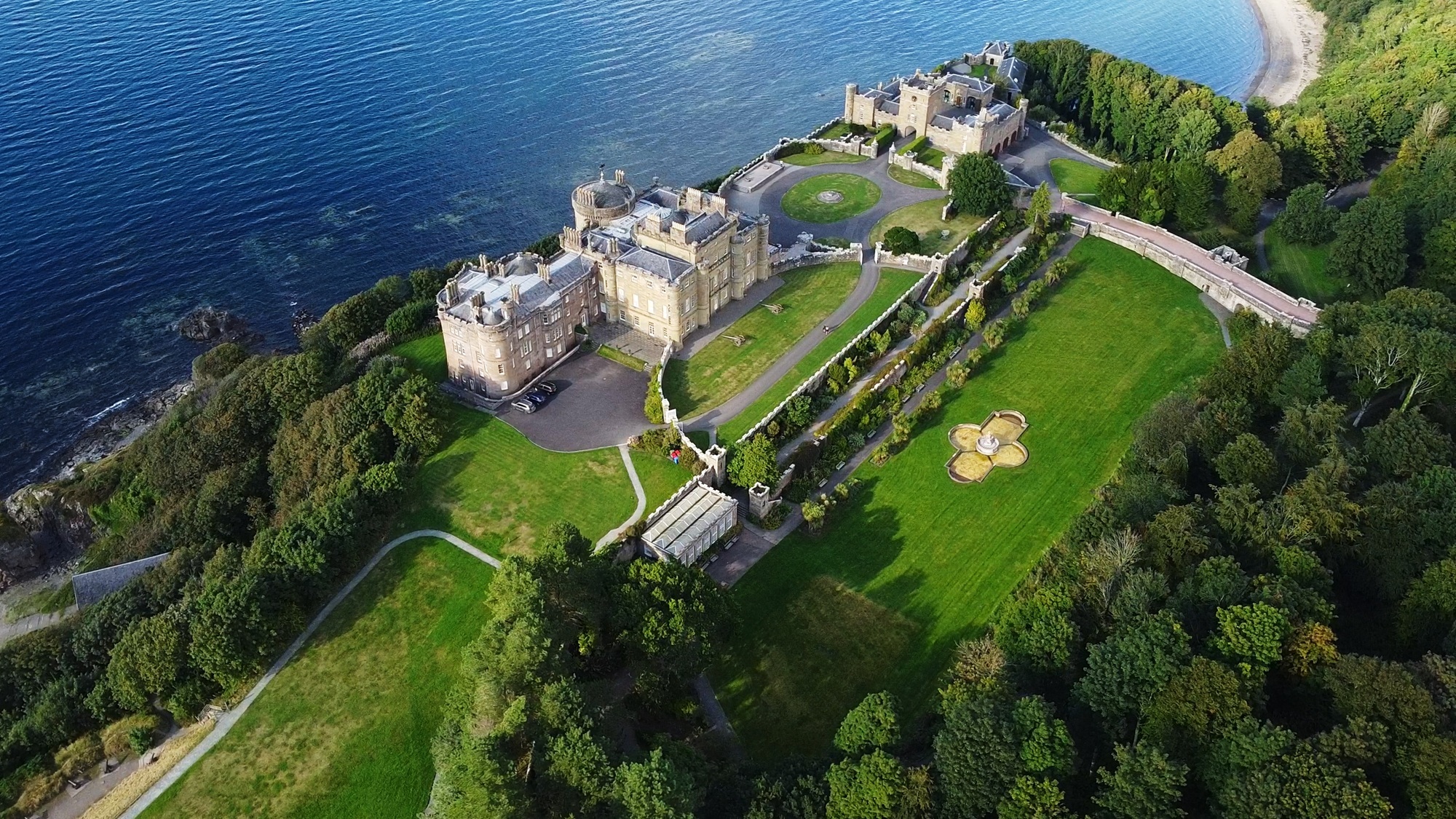 Culzean Castle qui m'a beaucoup fait penser au château dans lequel Ash part faire ses investigations